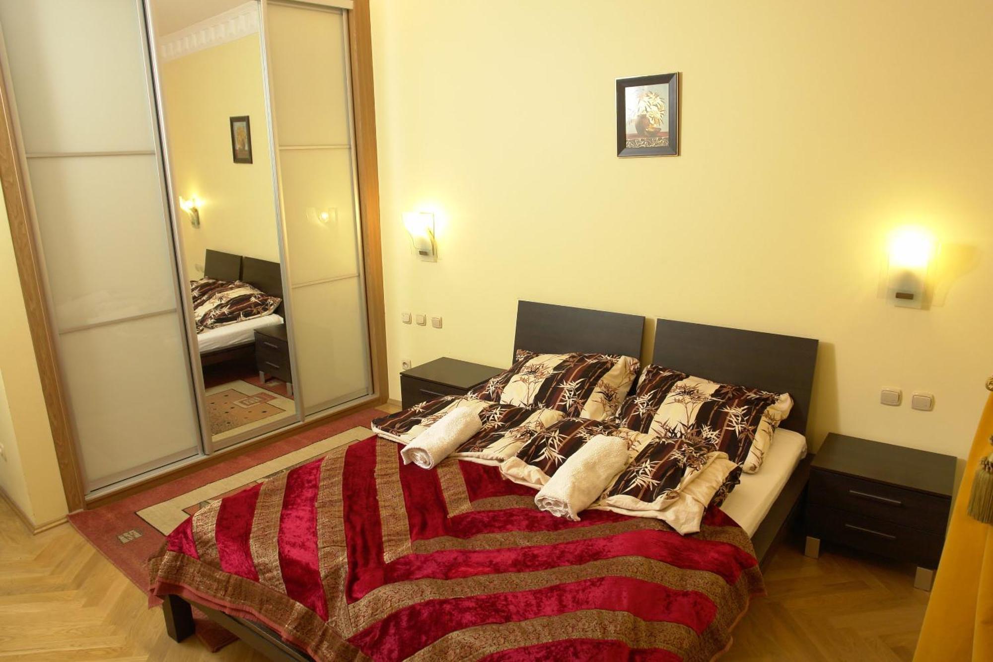 P&J Apartamenty Sw. Krzyza Краков Экстерьер фото